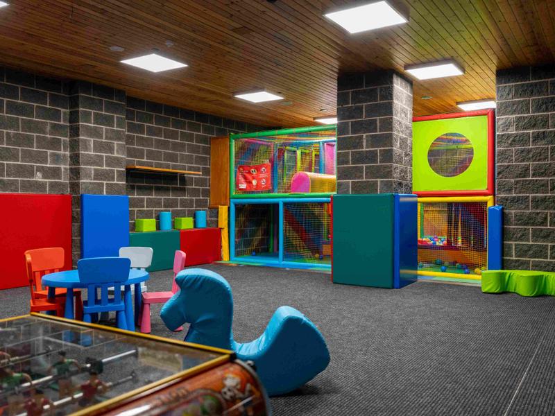 Parque infantil Chiki Park para los más pequeños Ushuaia The Mountain Hotel Arinsal Parque infantil Chiki Park para los más pequeños Ushuaia The Mountain Hotel Arinsal